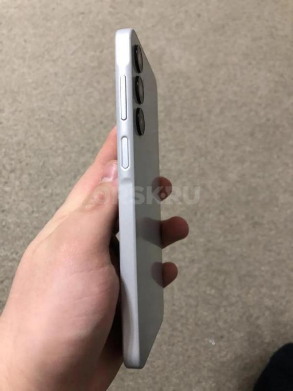 Продам телефон ,полный комплект ( коробка , документация , блок и провод зарядки ) пользовался 5 мес - Орск