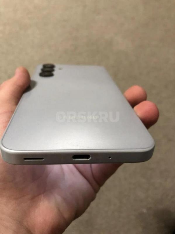 Продам телефон ,полный комплект ( коробка , документация , блок и провод зарядки ) пользовался 5 мес - Орск