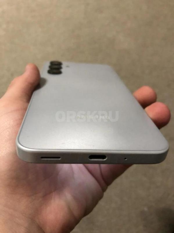 Продам телефон ,полный комплект ( коробка , документация , блок и провод зарядки ) пользовался 5 мес - Орск