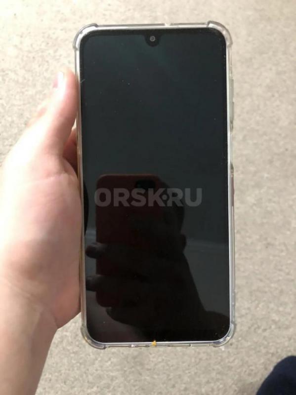 Продам телефон ,полный комплект ( коробка , документация , блок и провод зарядки ) пользовался 5 мес - Орск