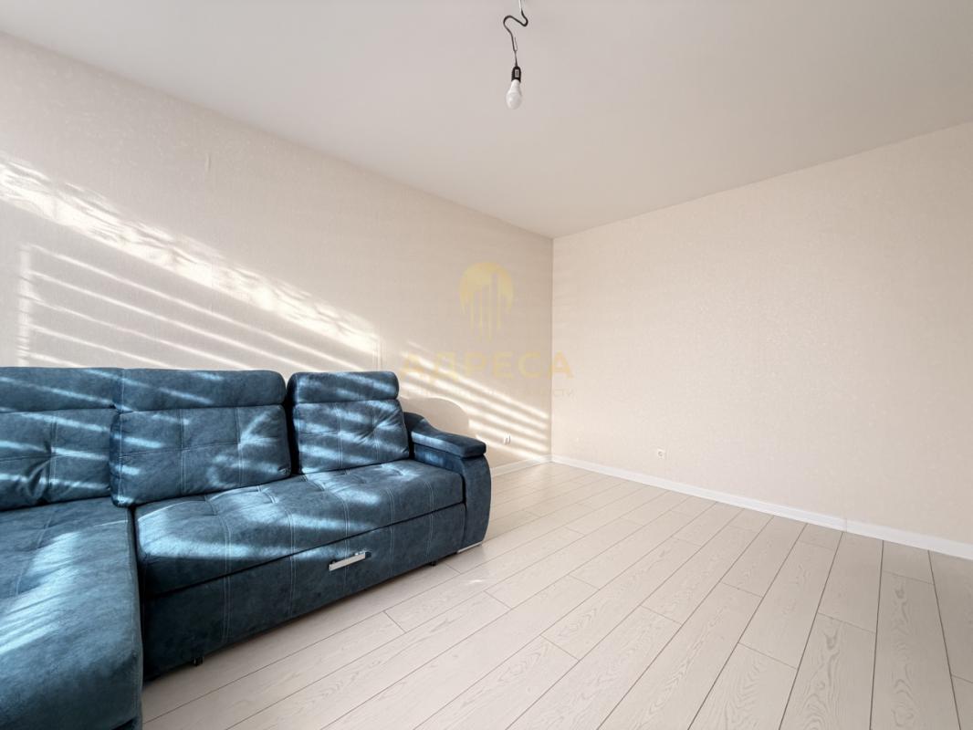 Продается квартира, полностью с ремонтом, расположенная на 1-м этаже 17 этажного дома. - Оренбург