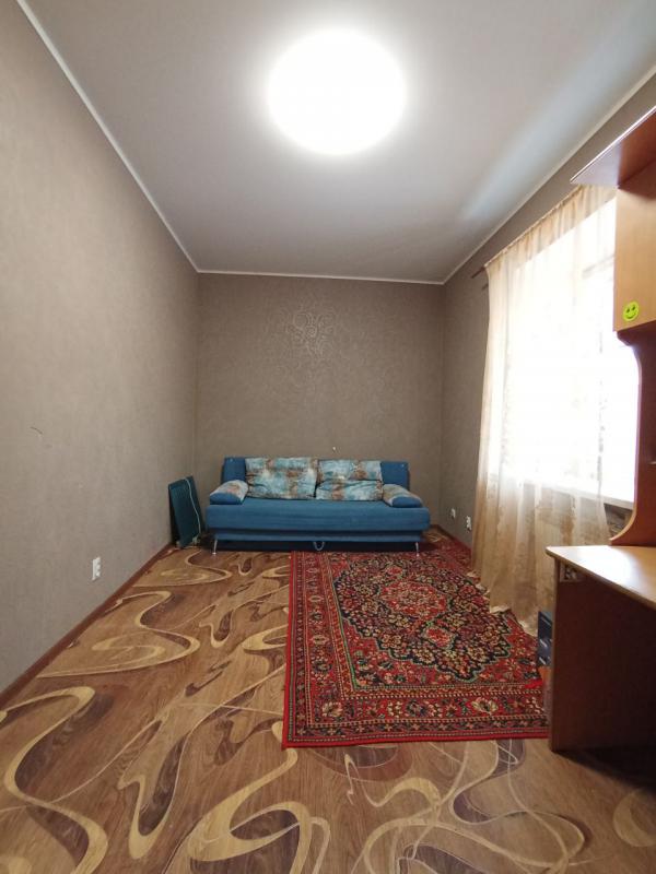 В продаже большая 2-комнатная квартира старого типа по адресу:  г. - Новотроицк