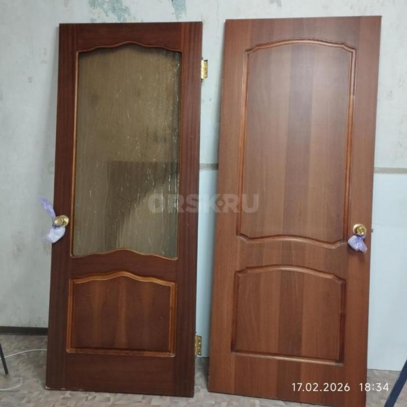 Продам 2 двери в комплекте (коробка ,наличники ,ручки защелки ,навесы  по 2 тысячи - Орск