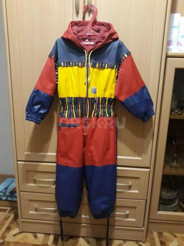 Демисезонный комбинезон р.100, непромокаемый -700 руб.,костюм р.104 ( производство Турция) -300 руб. - Орск