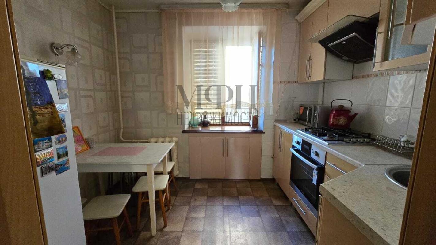 Продаётся замечательная тёплая квартира улучшенной планировки, расположенная по адресу: Просвещения, - Орск