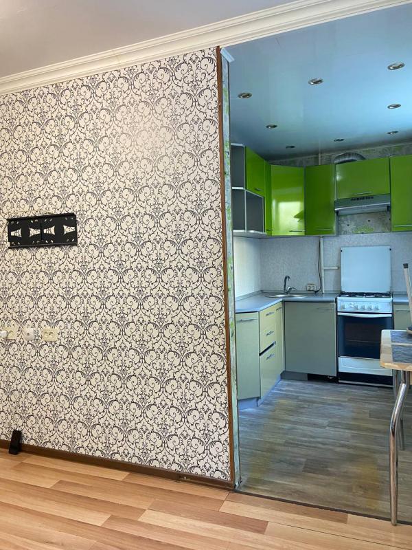 Продается уютная двухкомнатная квартира в кирпичном доме на первом (высоком) этаже. - Гай