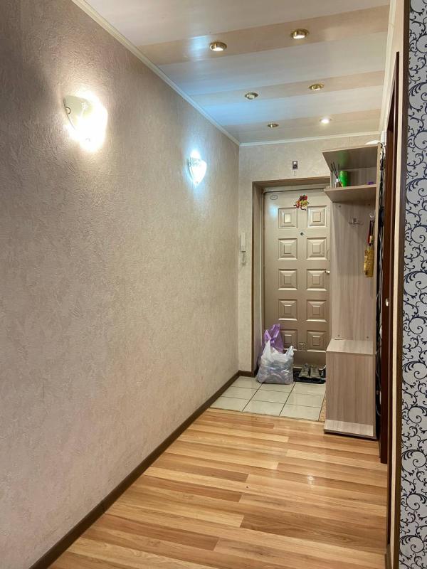 Продается уютная двухкомнатная квартира в кирпичном доме на первом (высоком) этаже. - Гай