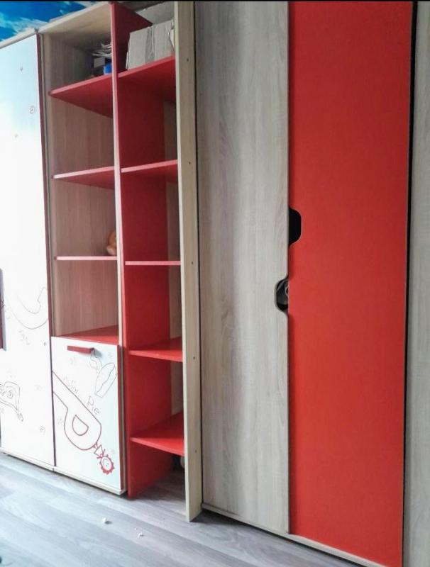 Стенка-шкаф в хорошем состоянии, длиной 280 см, очень много отсеков, полок, есть шкаф платяной с доп - Новотроицк