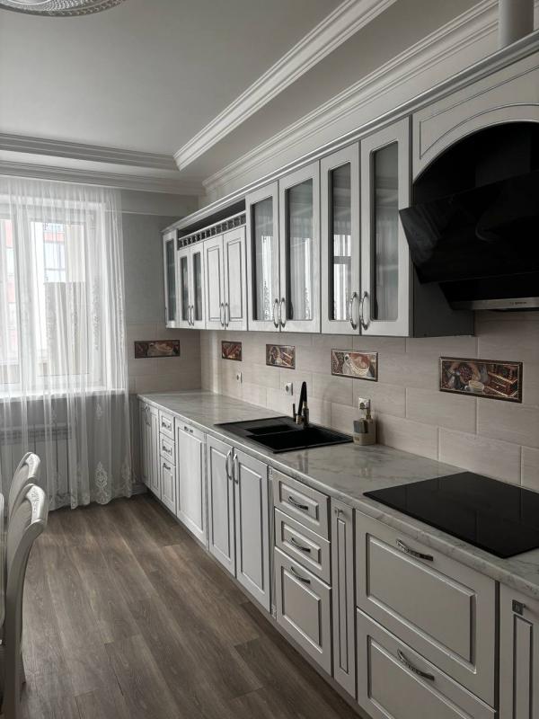 Шикapнaя тpeхкомнaтная квартирa в центpе гoрода! - Оренбург