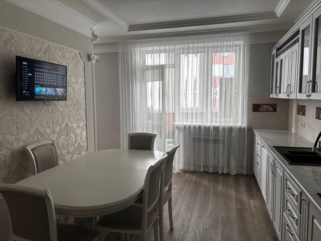 Шикapнaя тpeхкомнaтная квартирa в центpе гoрода! - Оренбург