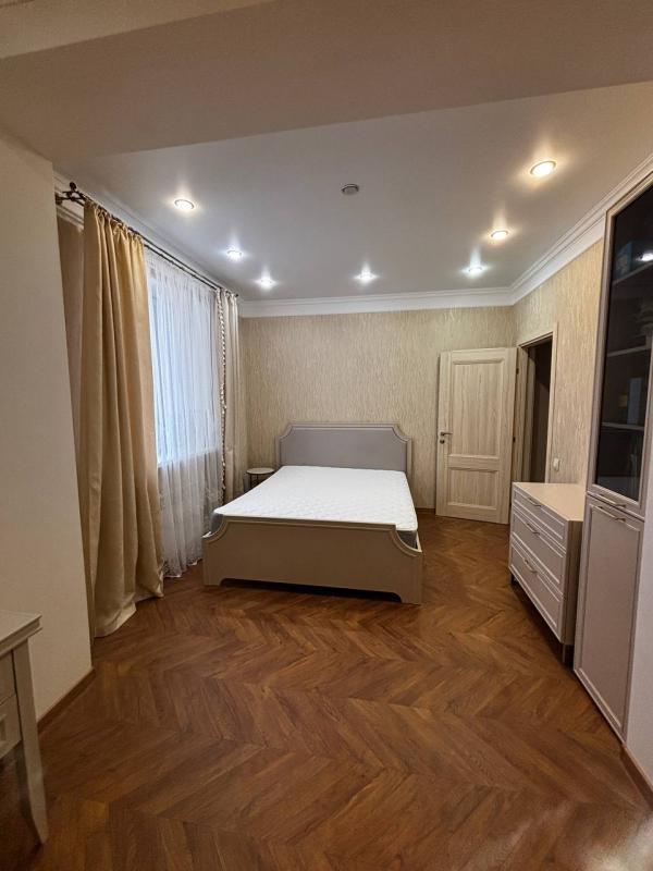 Шикapнaя тpeхкомнaтная квартирa в центpе гoрода! - Оренбург