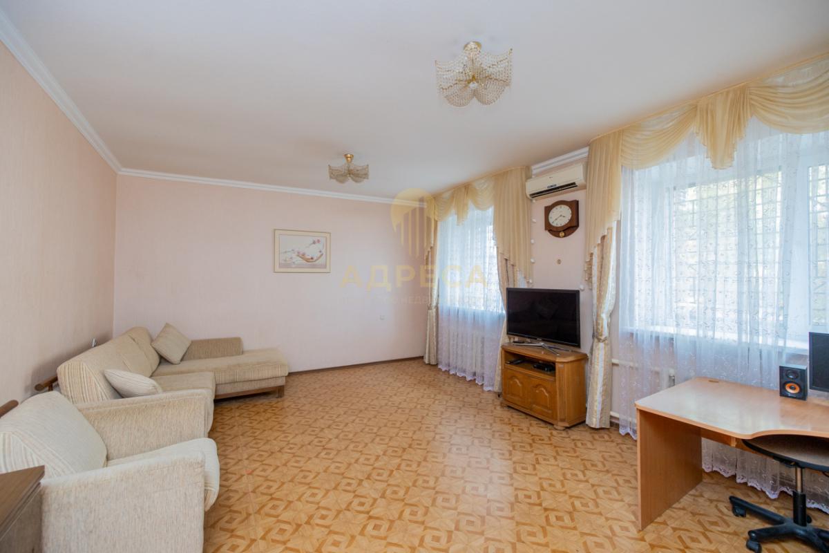 Продаём просторный и надёжный двухэтажный дом для большой семьи. - имени 9 Января