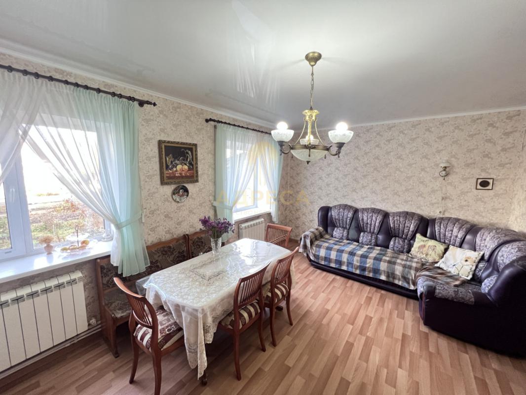 Продаётся 2-х этажный дом с земельным участком площадью 9 соток. - Кувандык