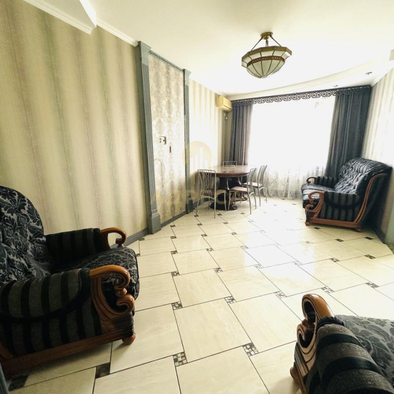 Продается 3-комнатная квартира с дизайнерским ремонтом. - Оренбург