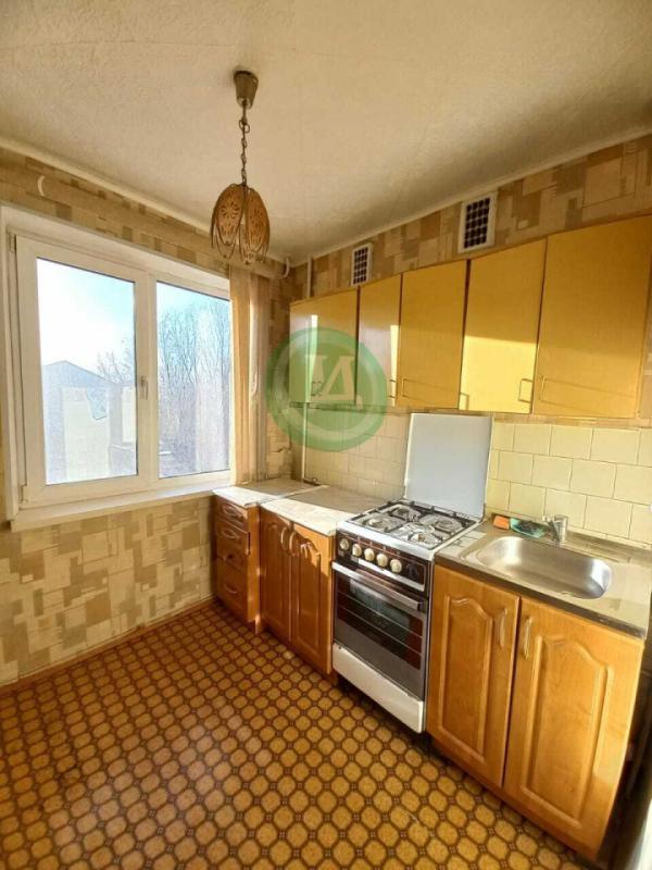 Продам 4-х комнатную квартиру в центре города по ул. - Орск