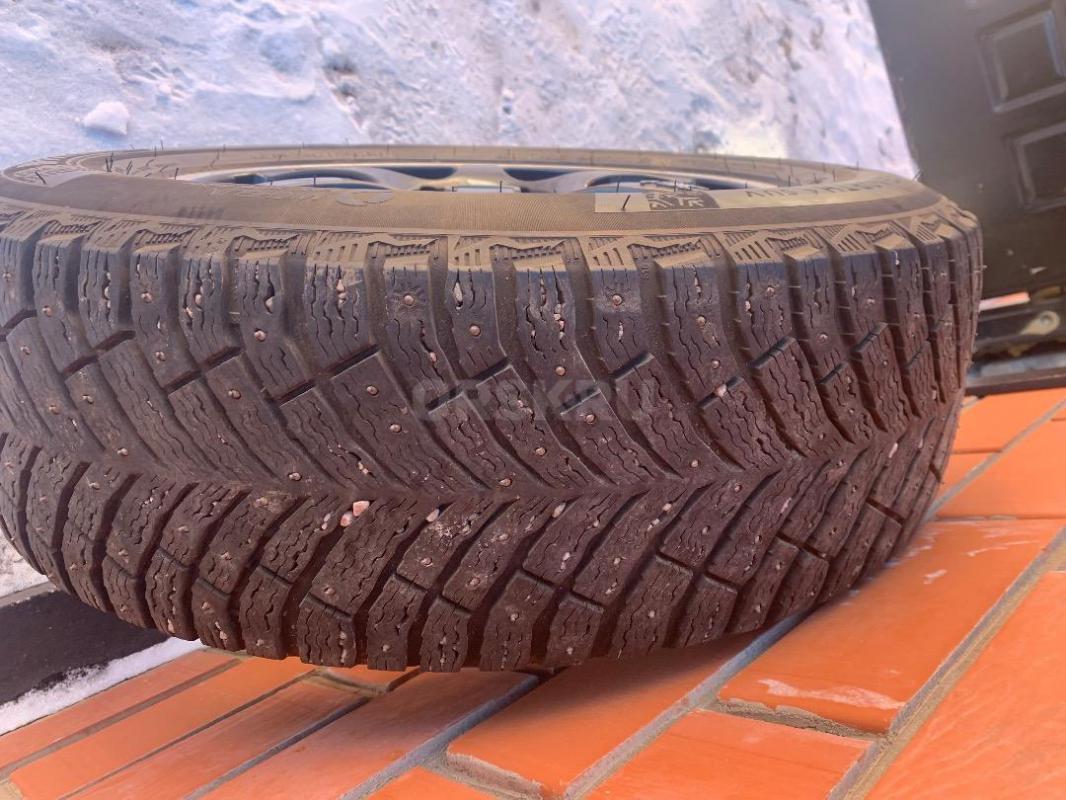 Продам колеса в сборе 225/65/17 разболтовка 5*114,3 резина Мишлен зима без ремонта и бордюра - Орск