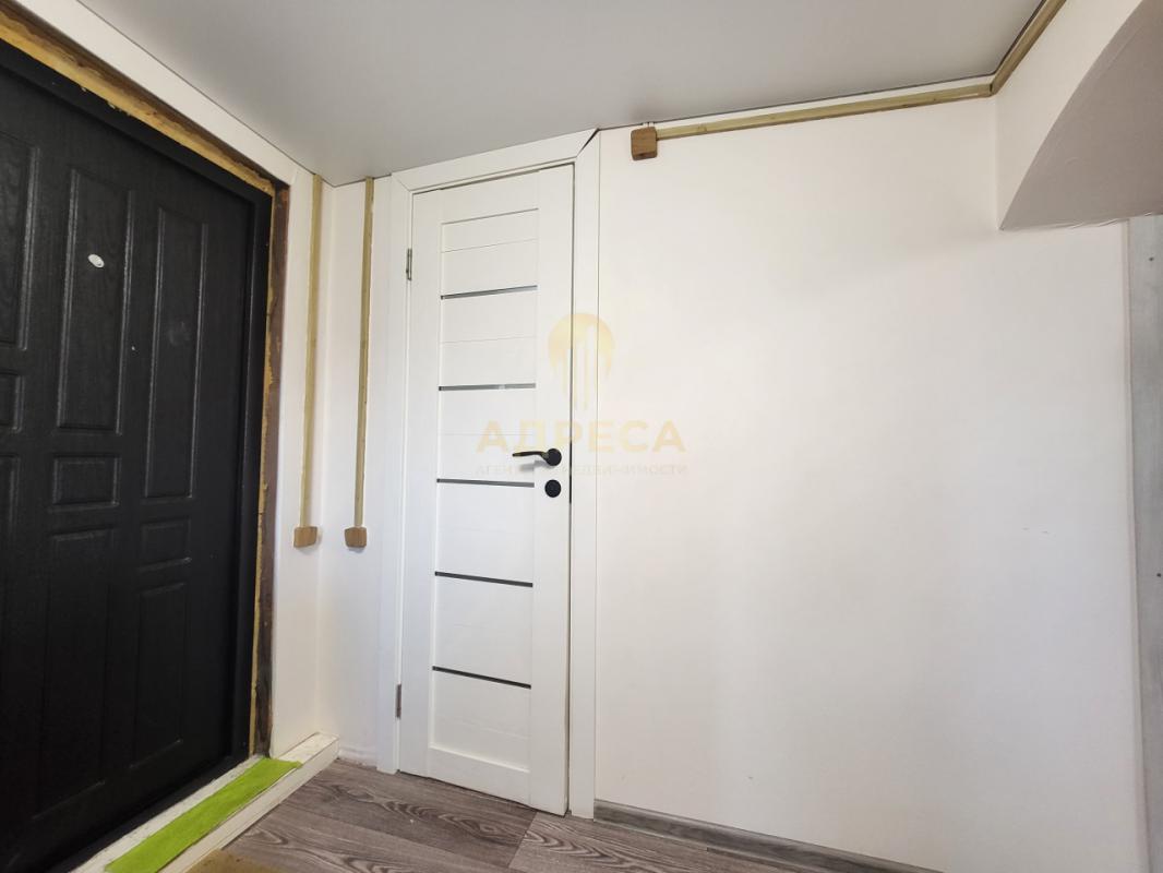 Продается 1 комнатная квартира в самом центре города, на 2 этаже 2-х этажного бревенчатого дома! - Оренбург