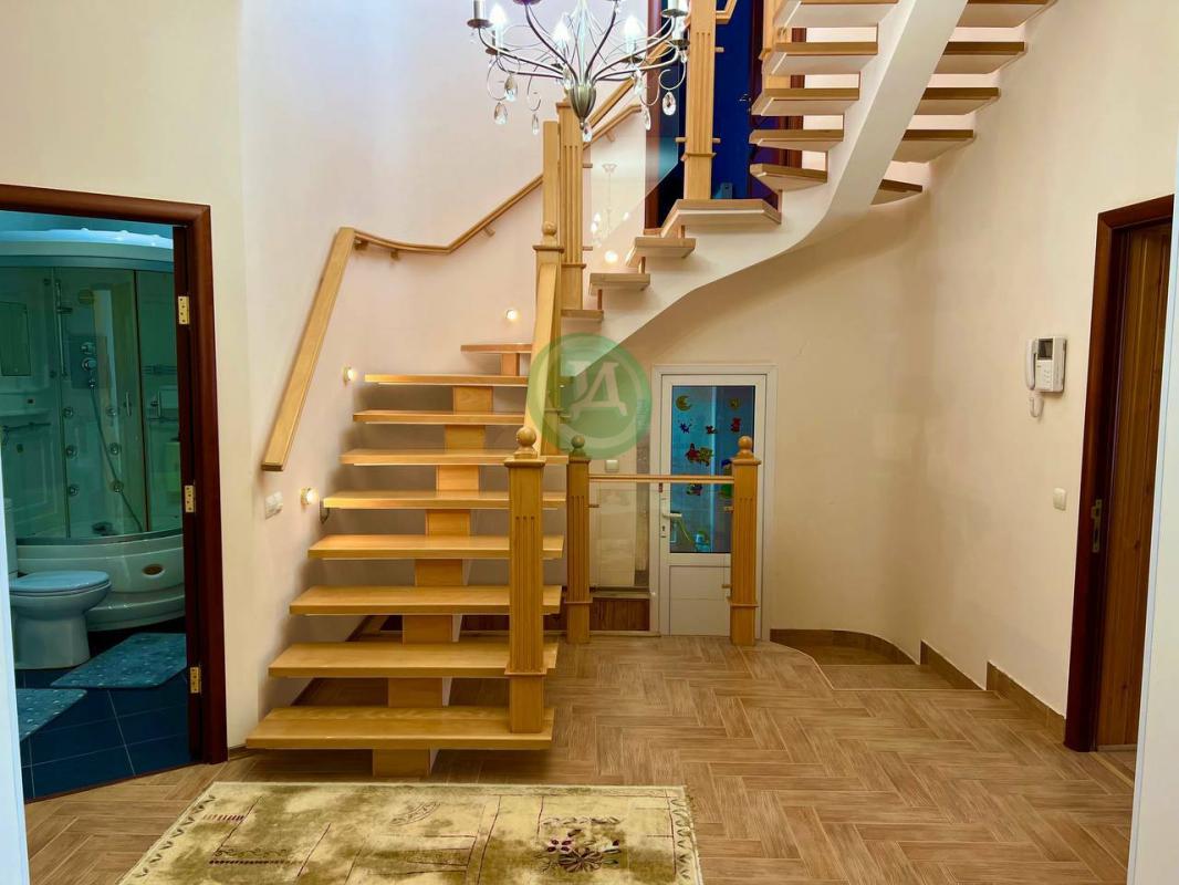 Продам 2-этажный кирпичный утепленный дом 363,7 кв. - Орск