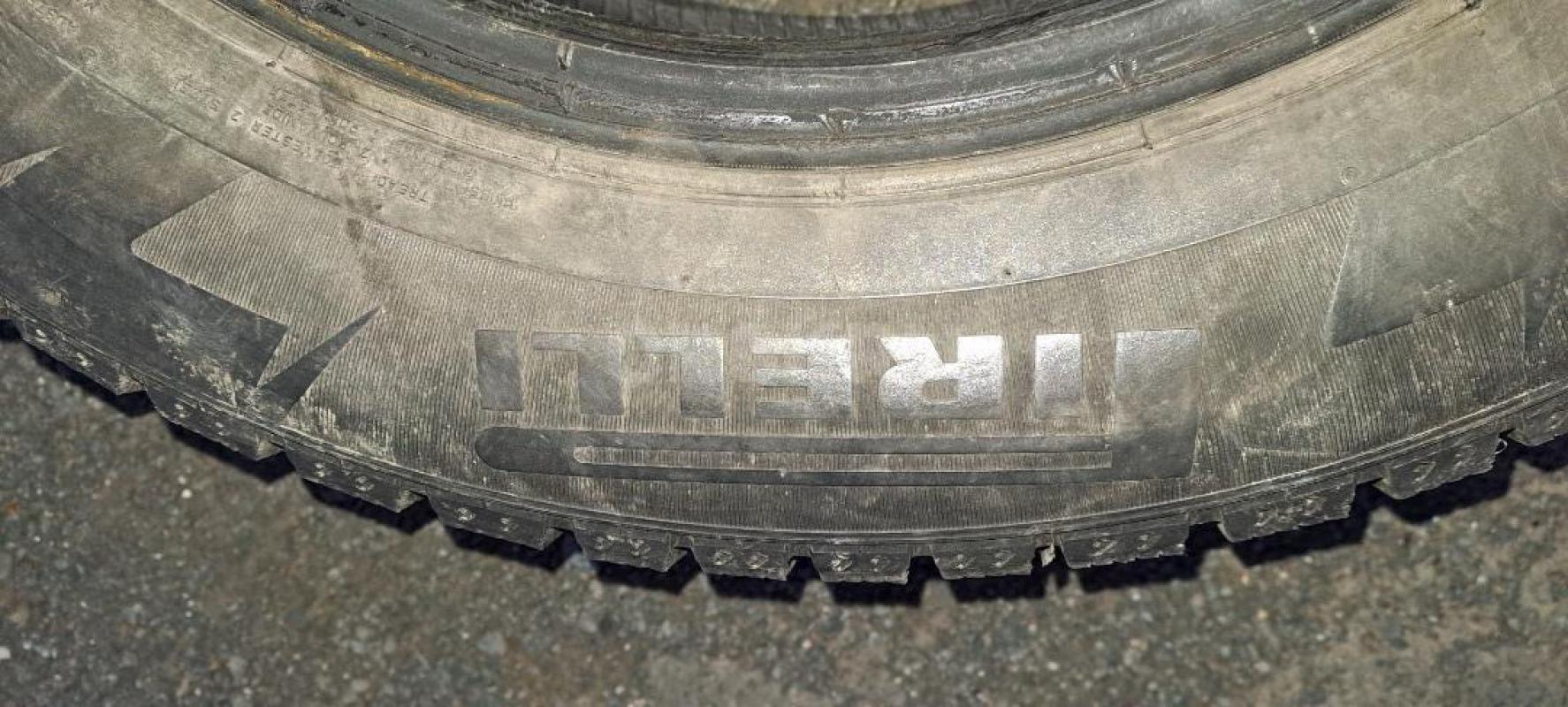 Комплект зимних шипованных шин. - Орск