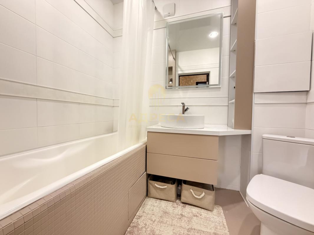 Продается квартира, полностью с ремонтом, расположенная на 14-м этаже 17 этажного дома. - Оренбург