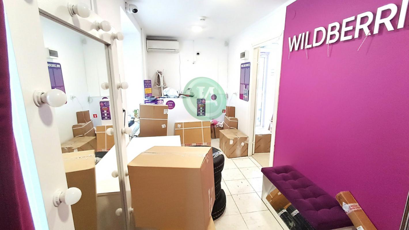 Продам встроенное нежилое помещение на 1 этаже многоквартирного жилого дома. - Орск