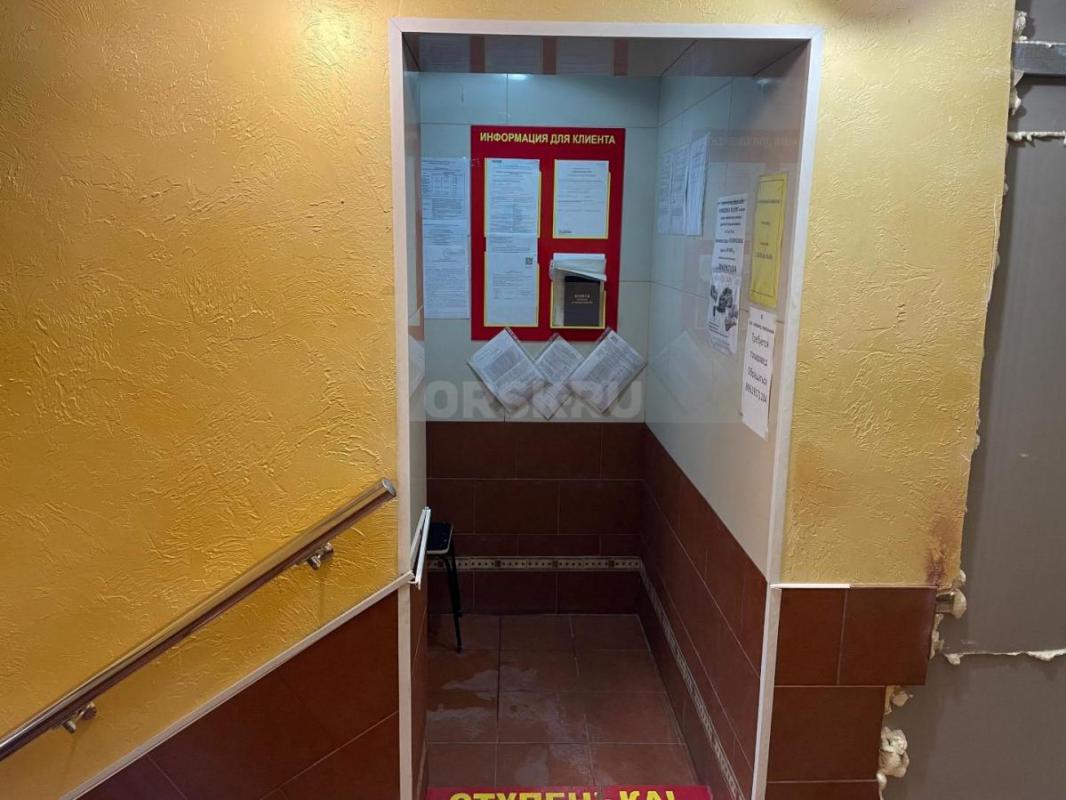 Сдам в аренду торговую  площадь 45,9 м2 в нежилом помещении. - Орск