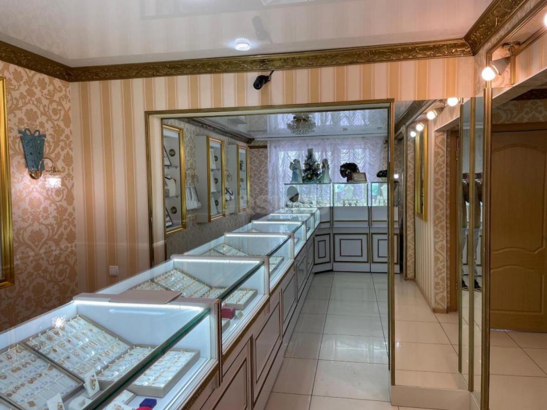 Сдам в аренду торговую  площадь 45,9 м2 в нежилом помещении. - Орск