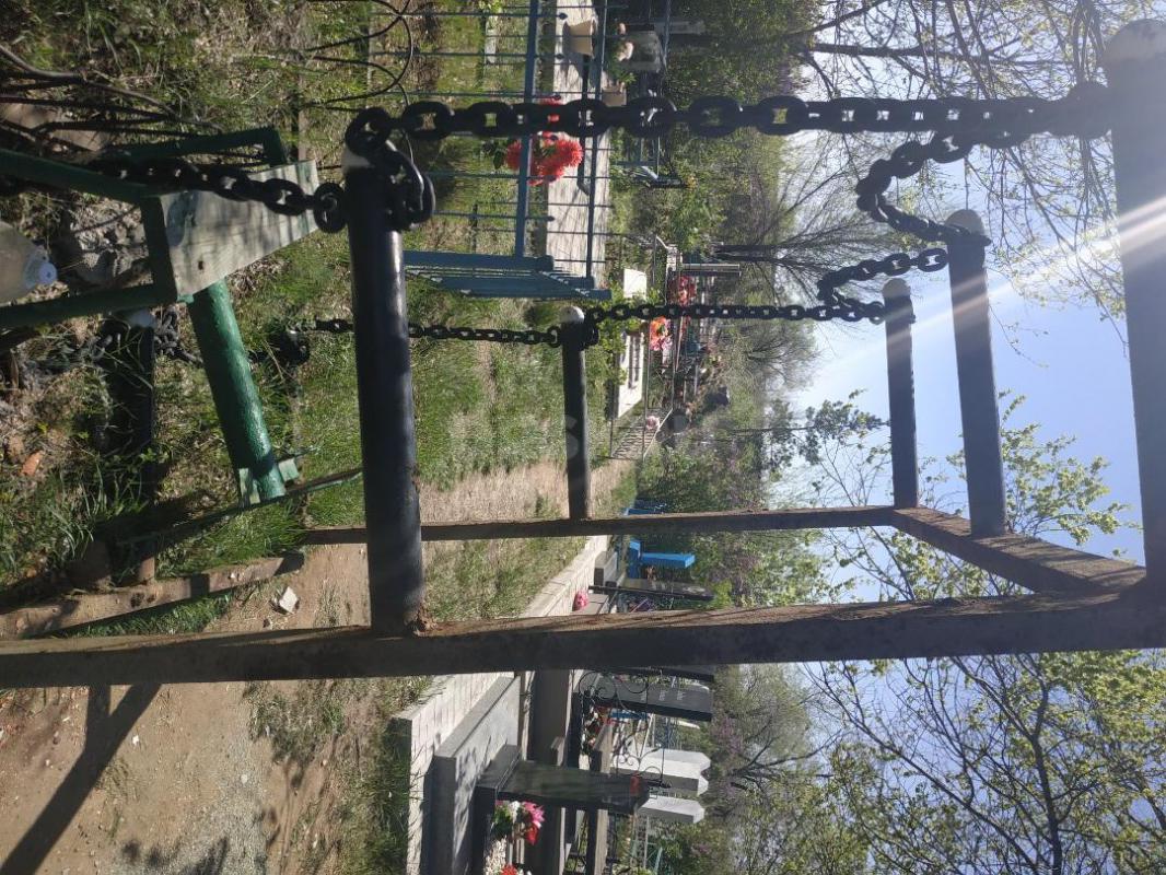 Срочно продам в связи с обустройством места захоронения ограду из цепей и шаров за 2000 руб. - Орск