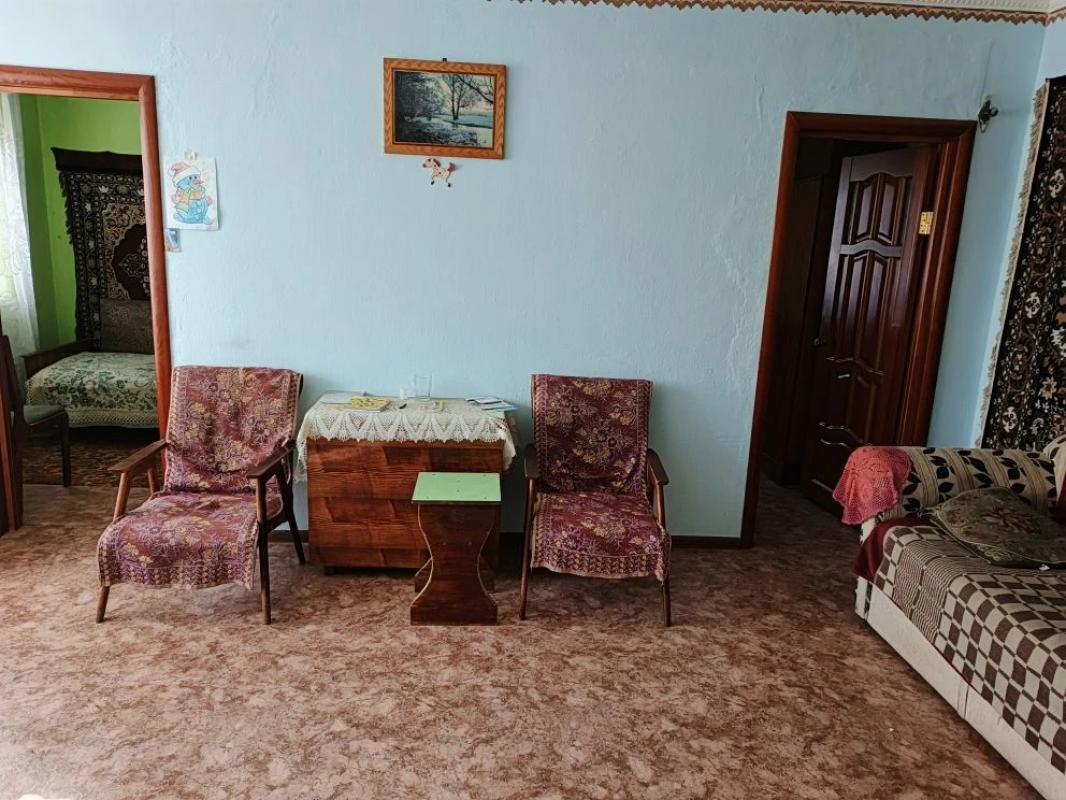 Продается 3-х комнатная квартира, теплая, солнечная сторона, балкон, ремонт косметический - 