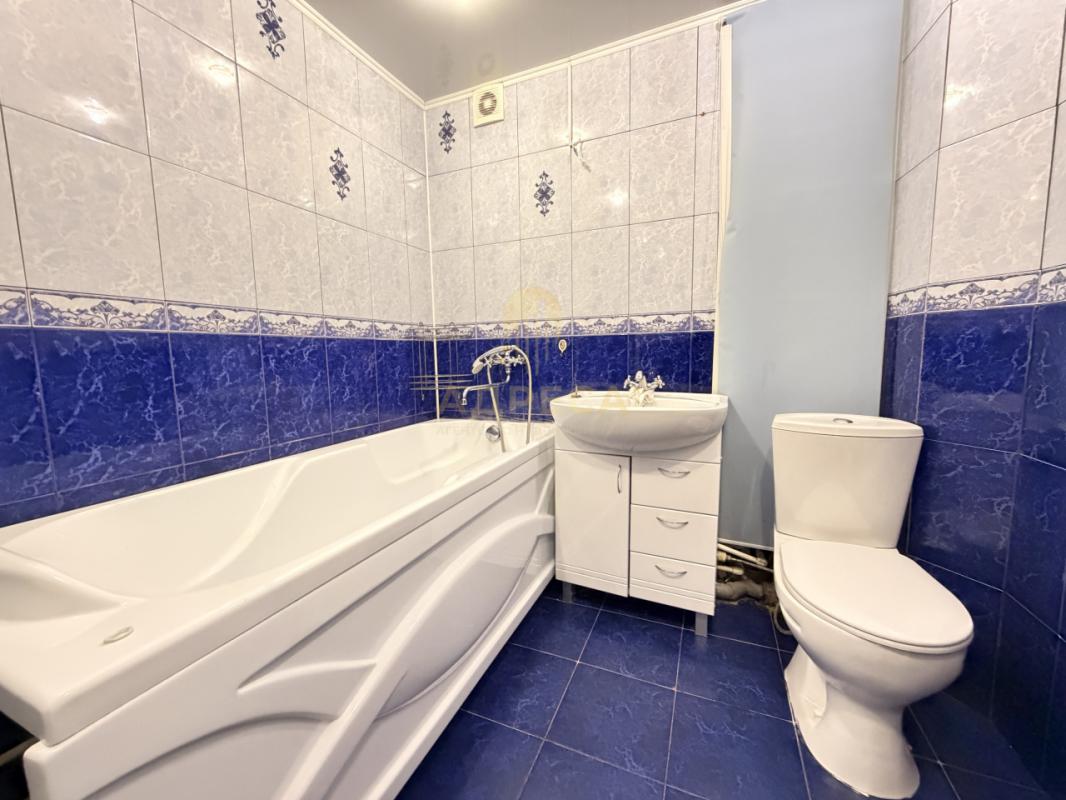 Продаётся просторная 3-х комнатная квартира на 2 этаже 5-ти этажного КИРПИЧНОГО дома. - Медногорск