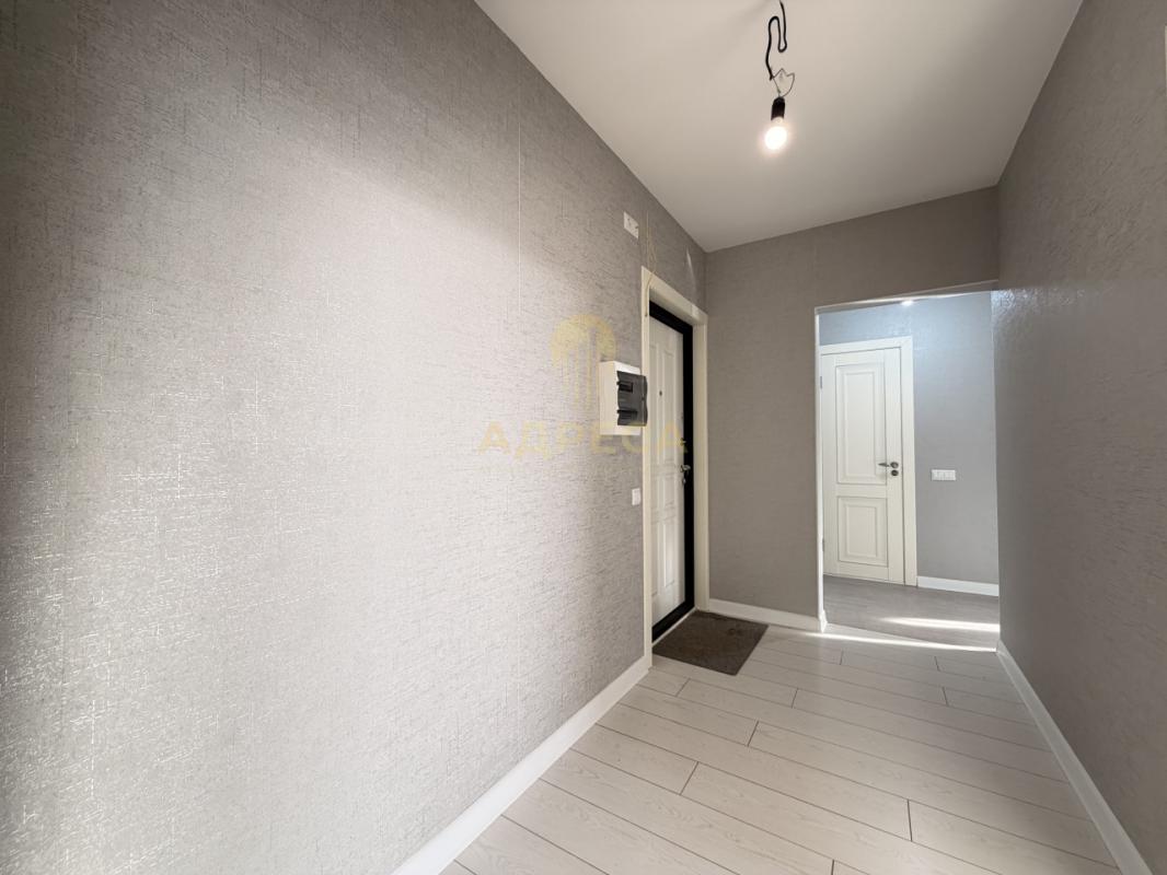 Продается квартира, полностью с ремонтом, расположенная на 1-м этаже 17 этажного дома. - Оренбург