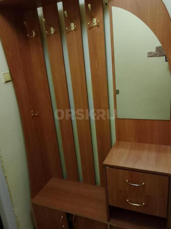 Продается стильная прихожая в коричневом цвете с зеркалом. - Орск