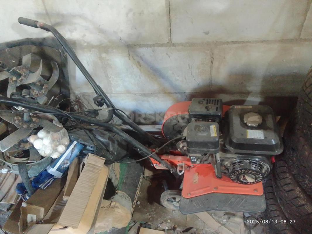 Продам мотоплуг пахал не более пяти соток разборные фрезы по три с каждой стороны навесного нет сост - Орск