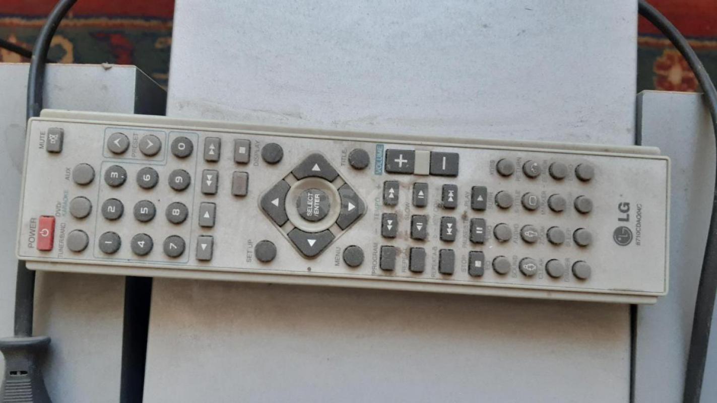 Музыкальный центр LG LX-K3350X с функцией караоке (если кому то это надо в 2026 году)
Состояние раб - Орск