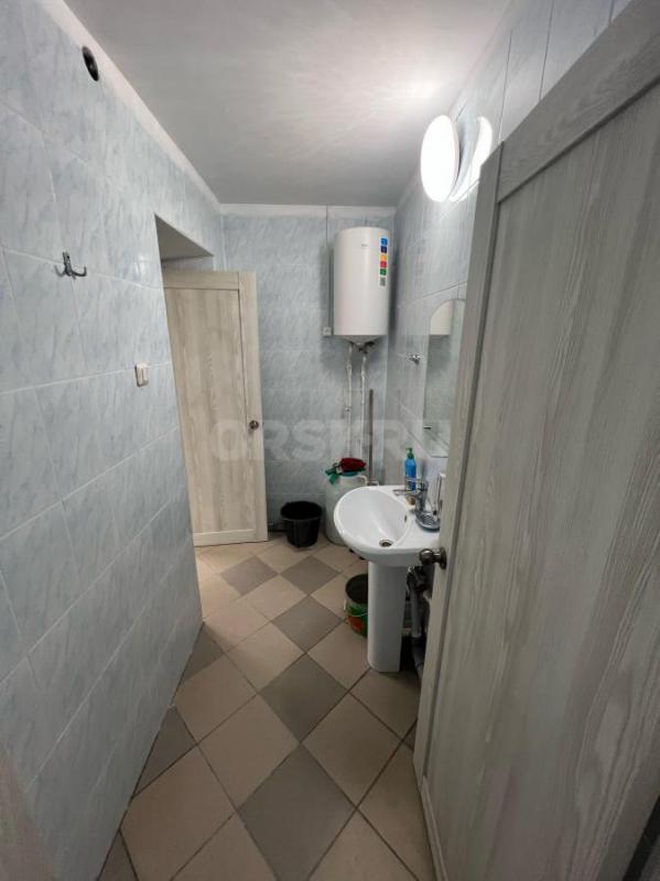 6 микрорайон сдаются помещения различной площади на цокольном этаже,новый ремонт,хороший пеший и авт - Орск