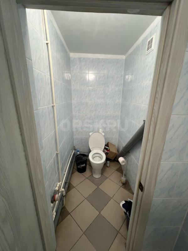 6 микрорайон сдаются помещения различной площади на цокольном этаже,новый ремонт,хороший пеший и авт - Орск