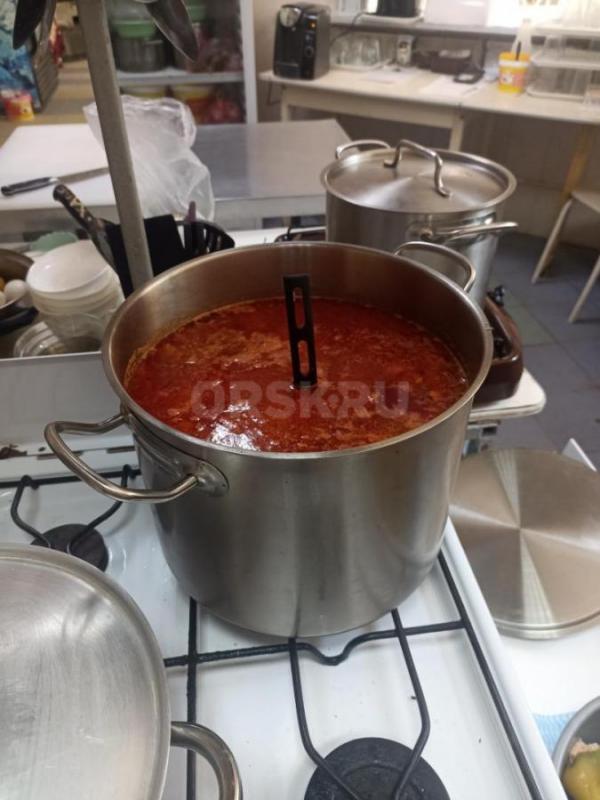 Море -На летний сезон с июня по сентября  Повар-Универсвл, ппомощник администратора. - Орск