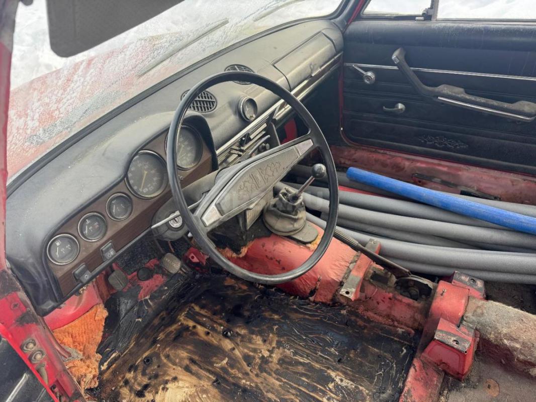 Продам Ваз 2106  один хозяин дед был , машина на учете есть советский тех паспорт , резина новая все - Орск