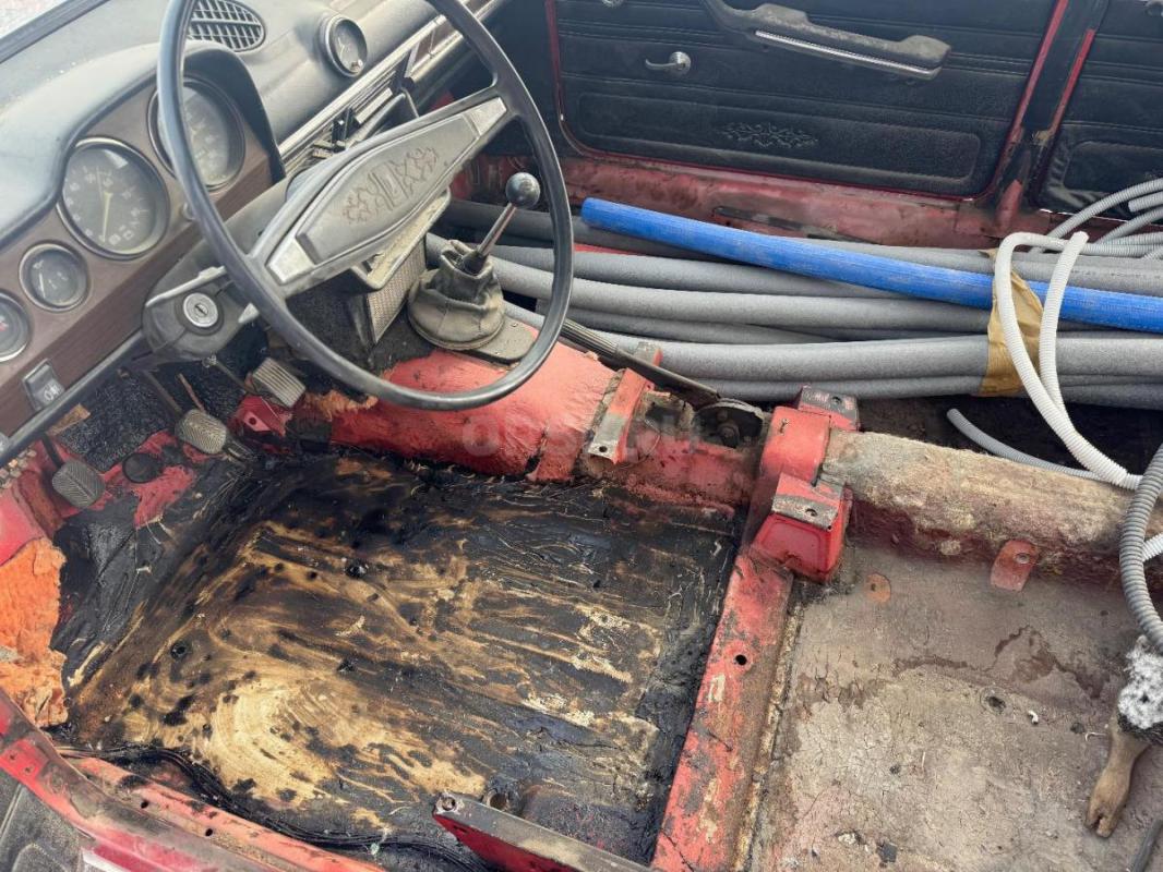 Продам Ваз 2106  один хозяин дед был , машина на учете есть советский тех паспорт , резина новая все - Орск