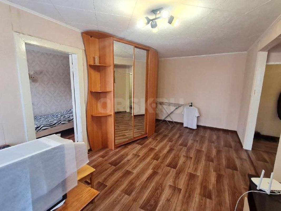 Продам 2 х- комнатную квартиру по адресу: ул. - Орск