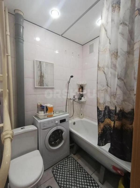 Сдается однокомнатная квартира в центре города в шаговой доступности рынок Авангард,врачебно- физкул - Орск