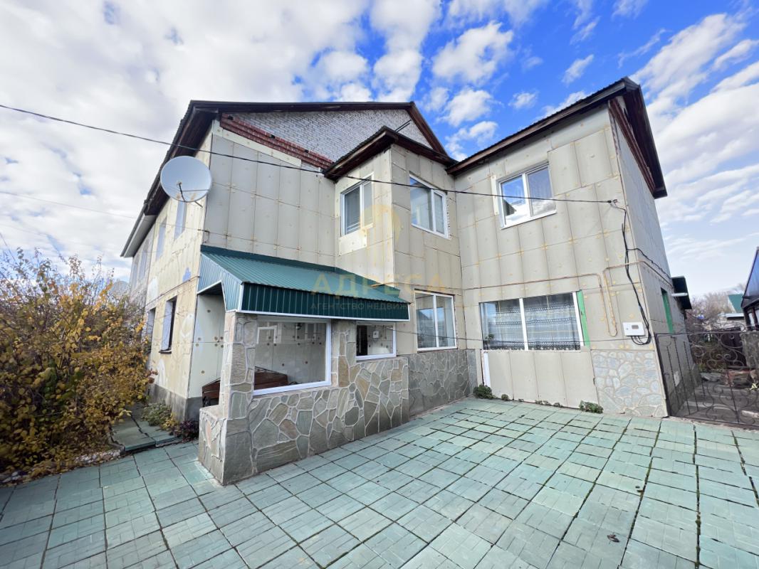 Продаётся 2-х этажный дом с земельным участком площадью 9 соток. - Кувандык