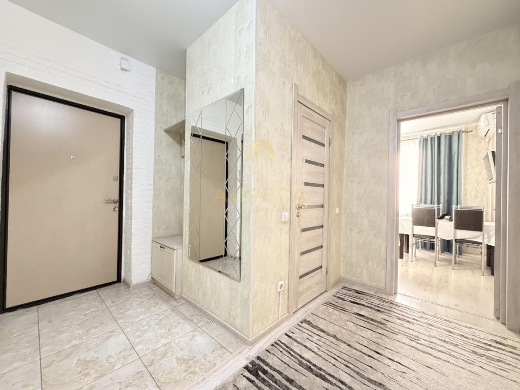 Продается квартира, полностью с ремонтом, расположенная на 17-м этаже монолитного дома. - Оренбург