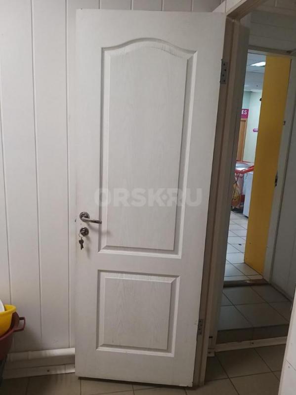 Продам:
-выдвижная стеклянная витрина - 2500 р
-кухонный стол -1500 р
-витрина тумба с денежным я - Орск