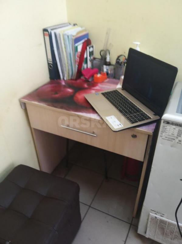 Продам:
-выдвижная стеклянная витрина - 2500 р
-кухонный стол -1500 р
-витрина тумба с денежным я - Орск