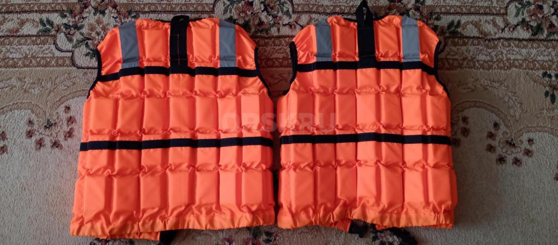 Спасательные жилеты, размер 50-52 и 52-54, цвет оранжевый. - Орск