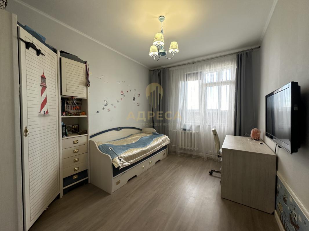 Продаётся просторная трёхкомнатная квартира на комфортном 9 этаже. - Оренбург