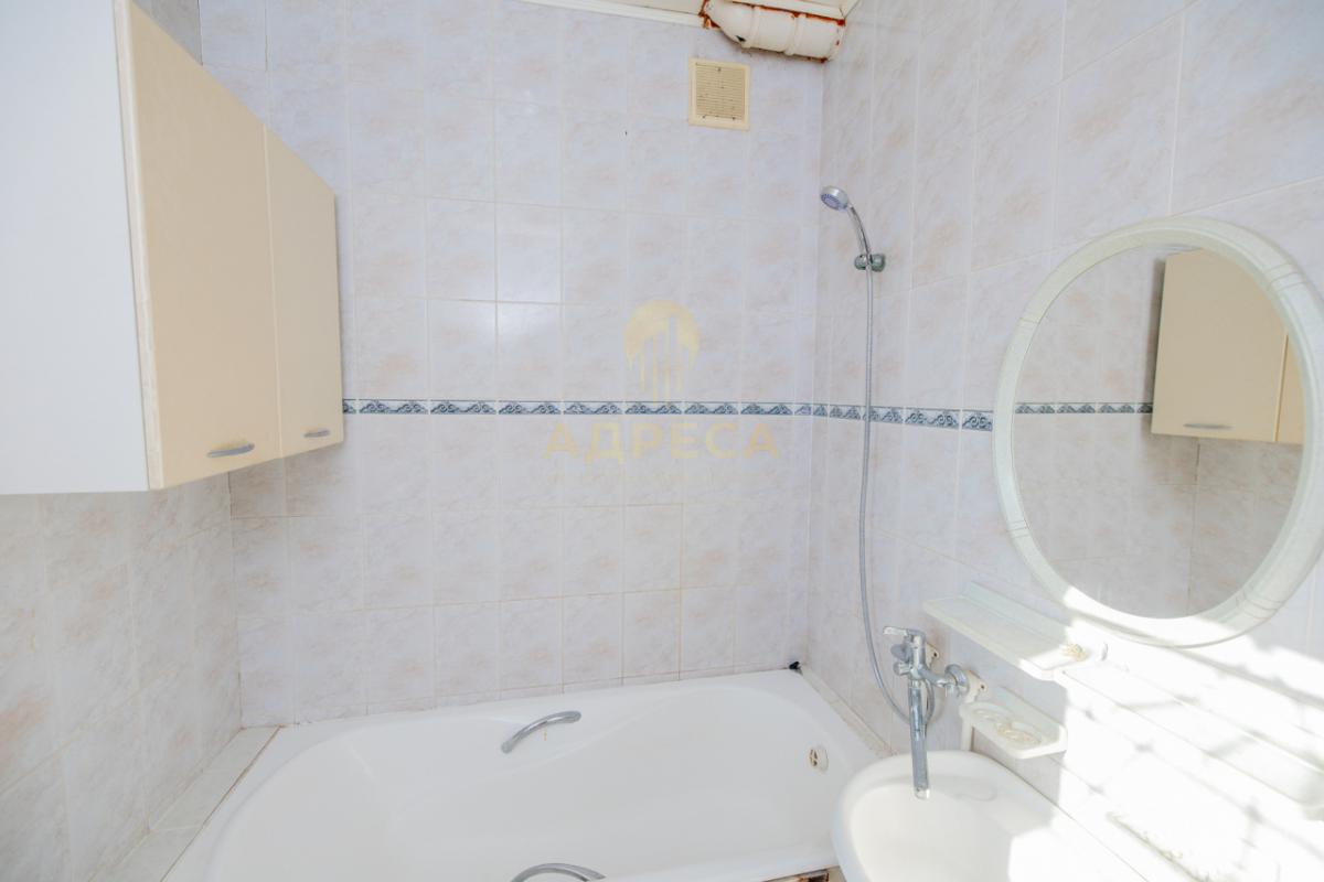 Продаём просторный и надёжный двухэтажный дом для большой семьи. - имени 9 Января