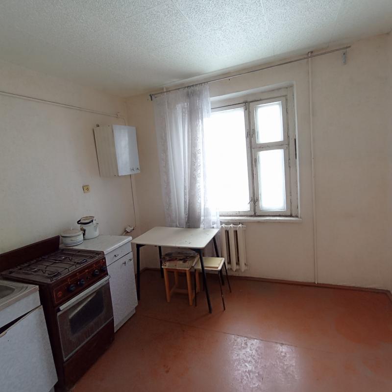 Продаю 1-комнатную улучшенную в экологически чистом районе,  с видом на горы, в квартире требуется р - Новотроицк