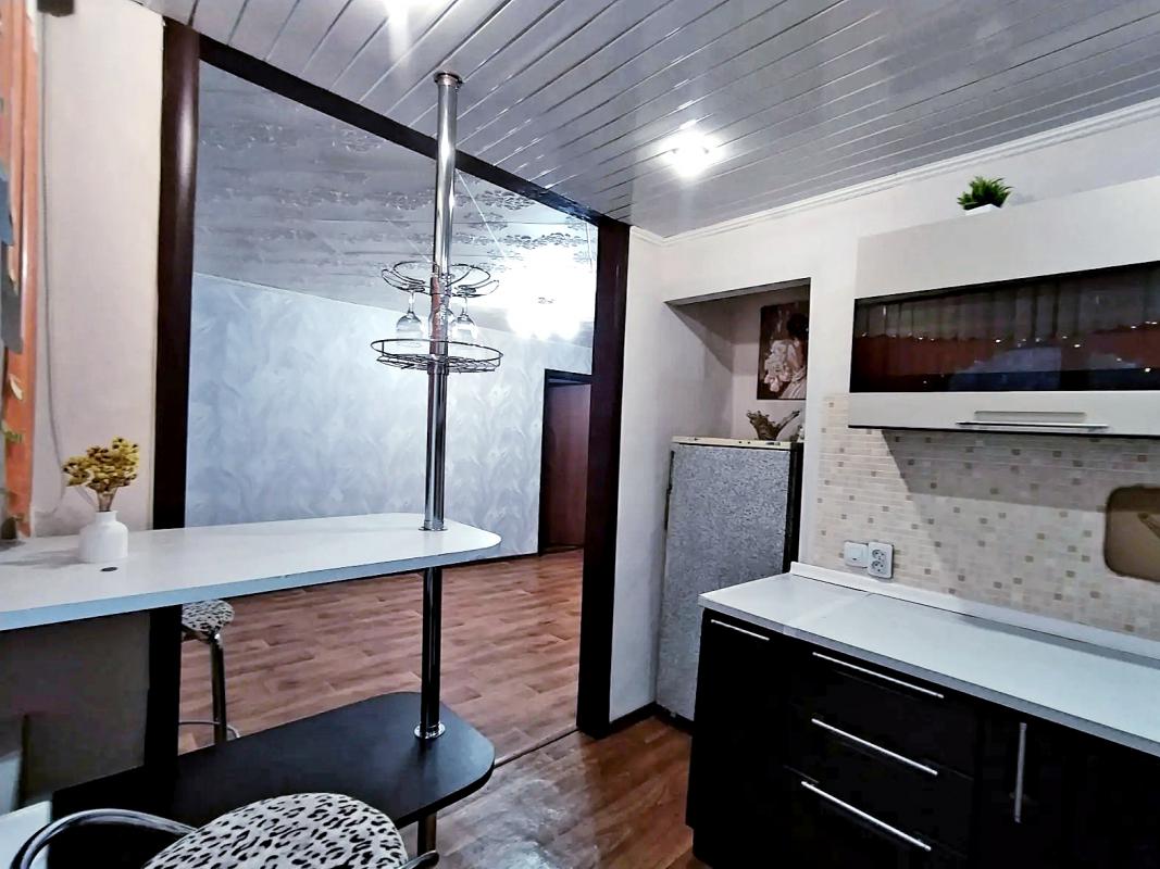 ПРОДАËТСЯ 2-Х КОМНАТНАЯ КВАРТИРА НА 3 ЭТАЖЕ, КИРПИЧНОГО ДОМА, ПОСЛЕ КАПИТАЛЬНОГО РЕМОНТА, В ЦЕНТРЕ Г - Новотроицк